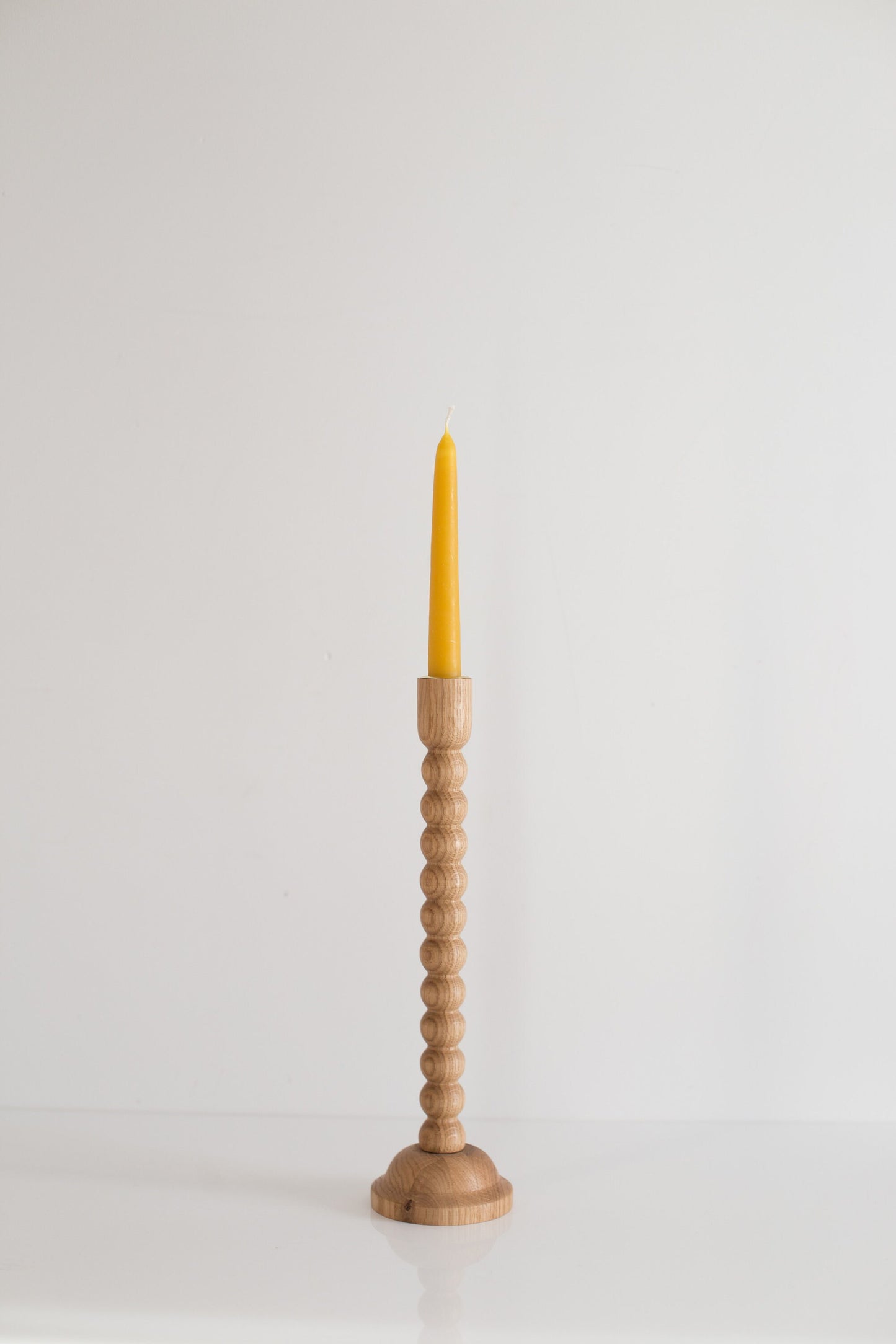 Lot de 2 bougeoirs en chêne tournés à la main – Design bulle