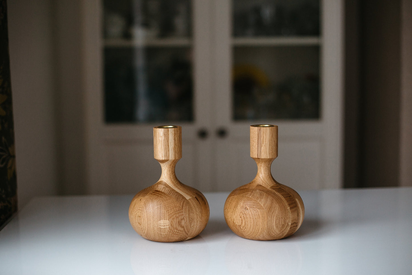 Lot de 2 bougeoirs coniques en bois tourné à la main – Style Reine, Chêne