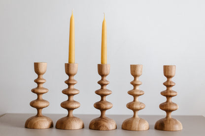 Lot de 2 bougeoirs en bois tourné à la main pour chandelles coniques – Motif vague, chêne
