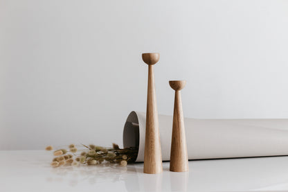 Lot de 2 chandeliers longs tournés à la main en bois – Design élégant en chêne