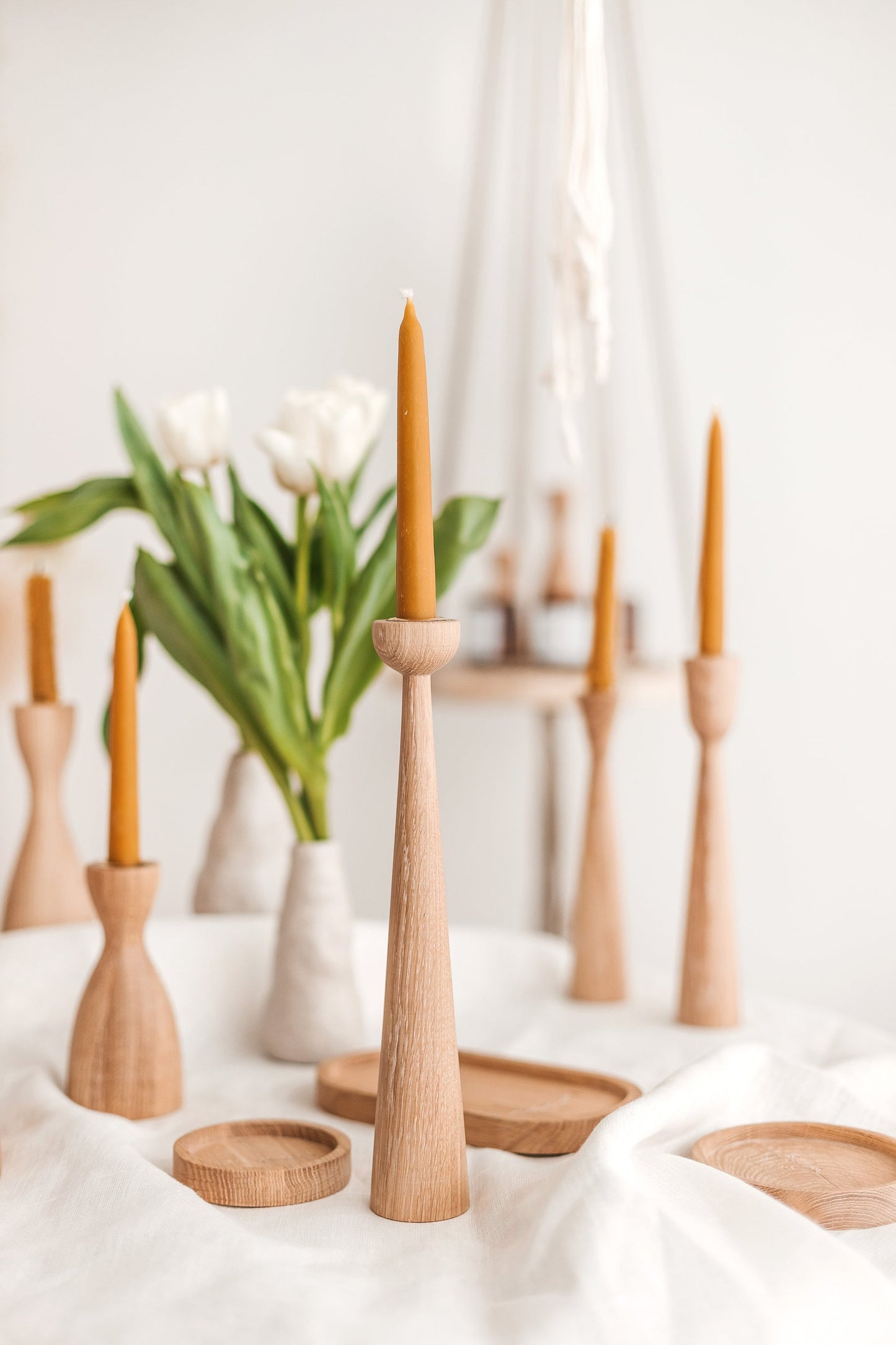 Lot de 2 chandeliers longs tournés à la main en bois – Design élégant en chêne