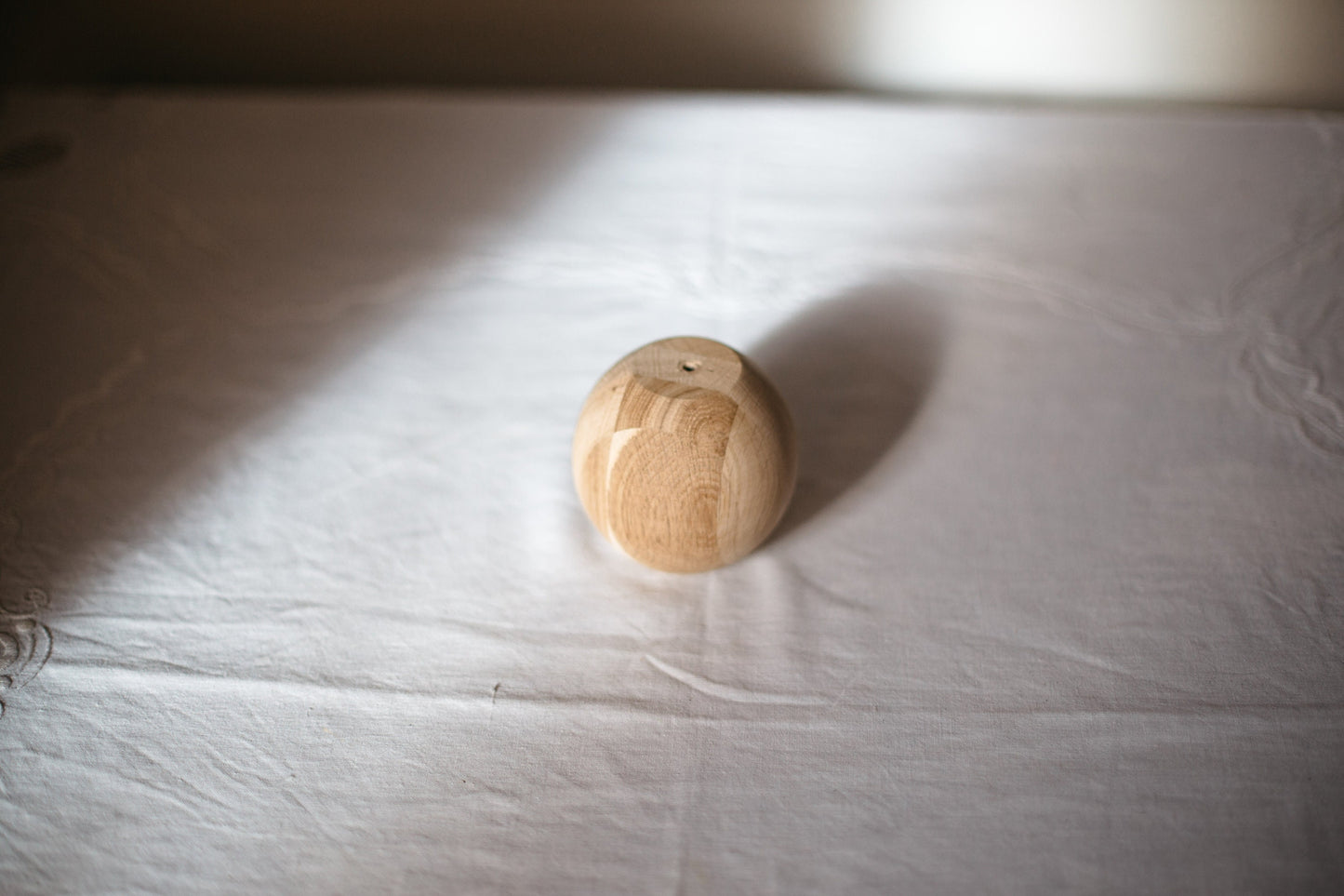 Pied de meuble en bois tourné rond avec sphère décorative – Design compact, H80 mm