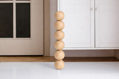 Pied de table en bois – Six sphères tournées, 491 mm