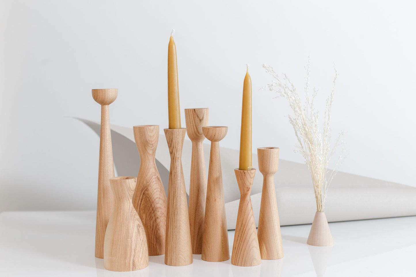 Lot de 2 bougeoirs coniques en bois tournés à la main – Design chêne classique