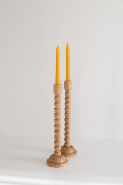 Lot de 2 bougeoirs en chêne tournés à la main – Design bulle