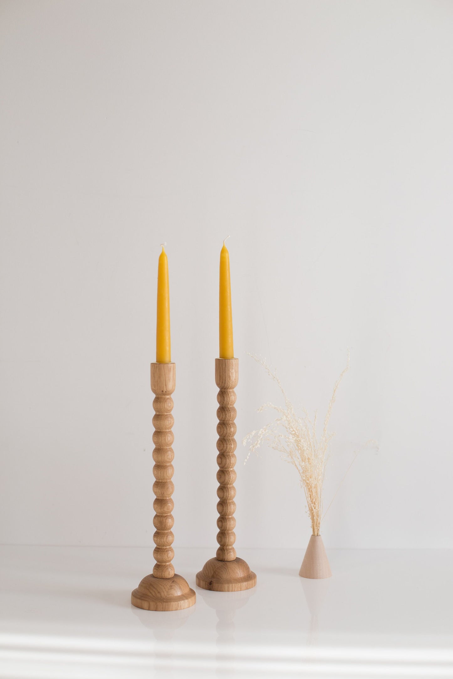 Lot de 2 bougeoirs en chêne tournés à la main – Design bulle