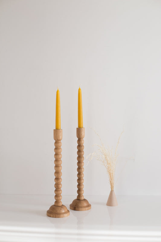Lot de 2 bougeoirs en chêne tournés à la main – Design bulle