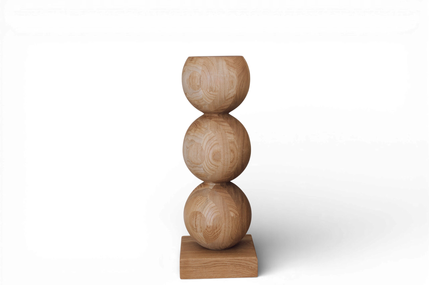 Table de chevet élégante en bois avec accent sphérique central – Conception artisanale, H495 mm