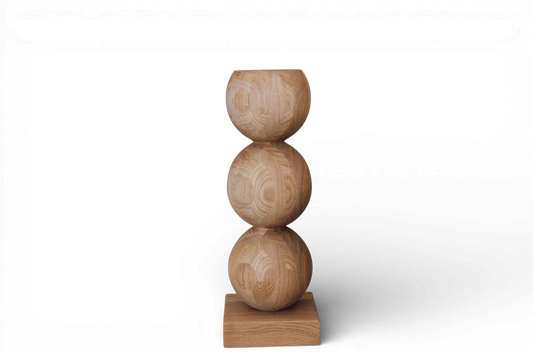 Table de chevet élégante en bois avec accent sphérique central – Conception artisanale, H495 mm