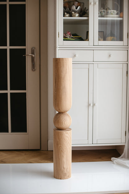 Pied de table et de bar en bois avec sphère centrale – Design tourné, H900 mm