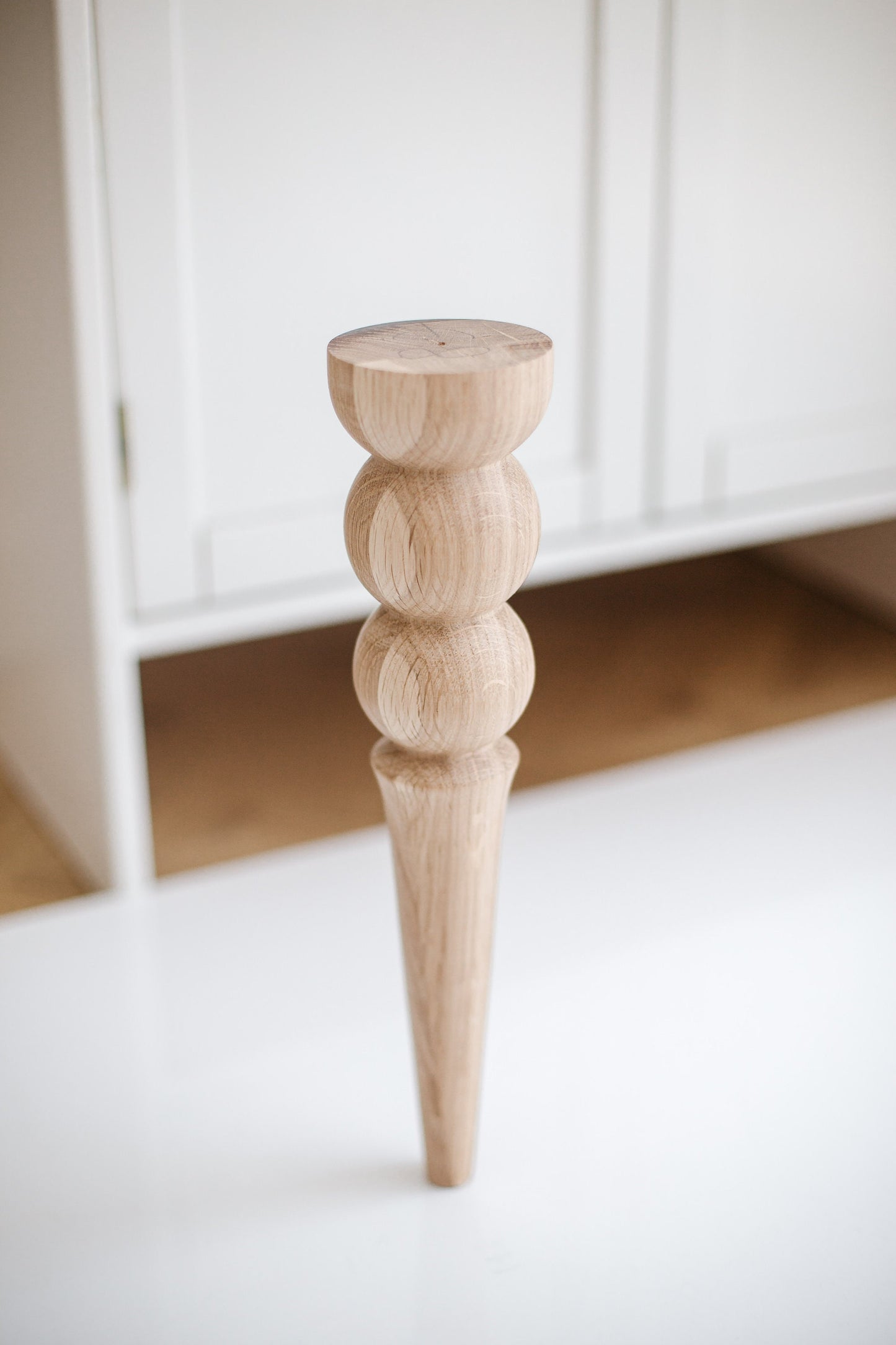 Pieds de meuble coniques en bois avec double boule décorative – Modèle tourné, H350 mm