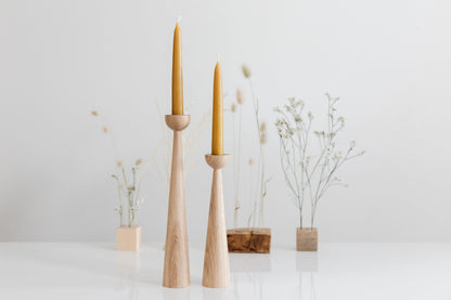 Lot de 2 chandeliers longs tournés à la main en bois – Design élégant en chêne