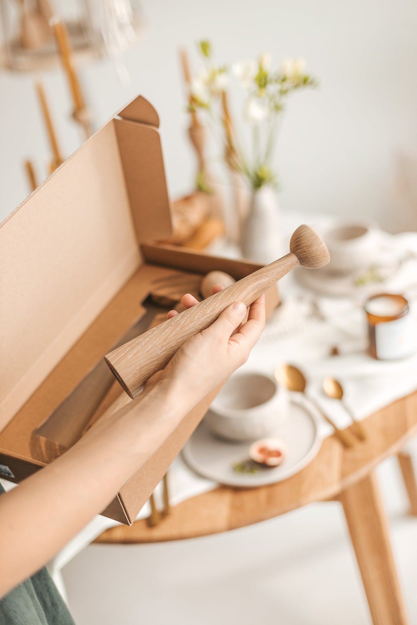 Lot de 2 chandeliers longs tournés à la main en bois – Design élégant en chêne