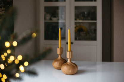 Lot de 2 bougeoirs coniques en bois tourné à la main – Style Reine, Chêne