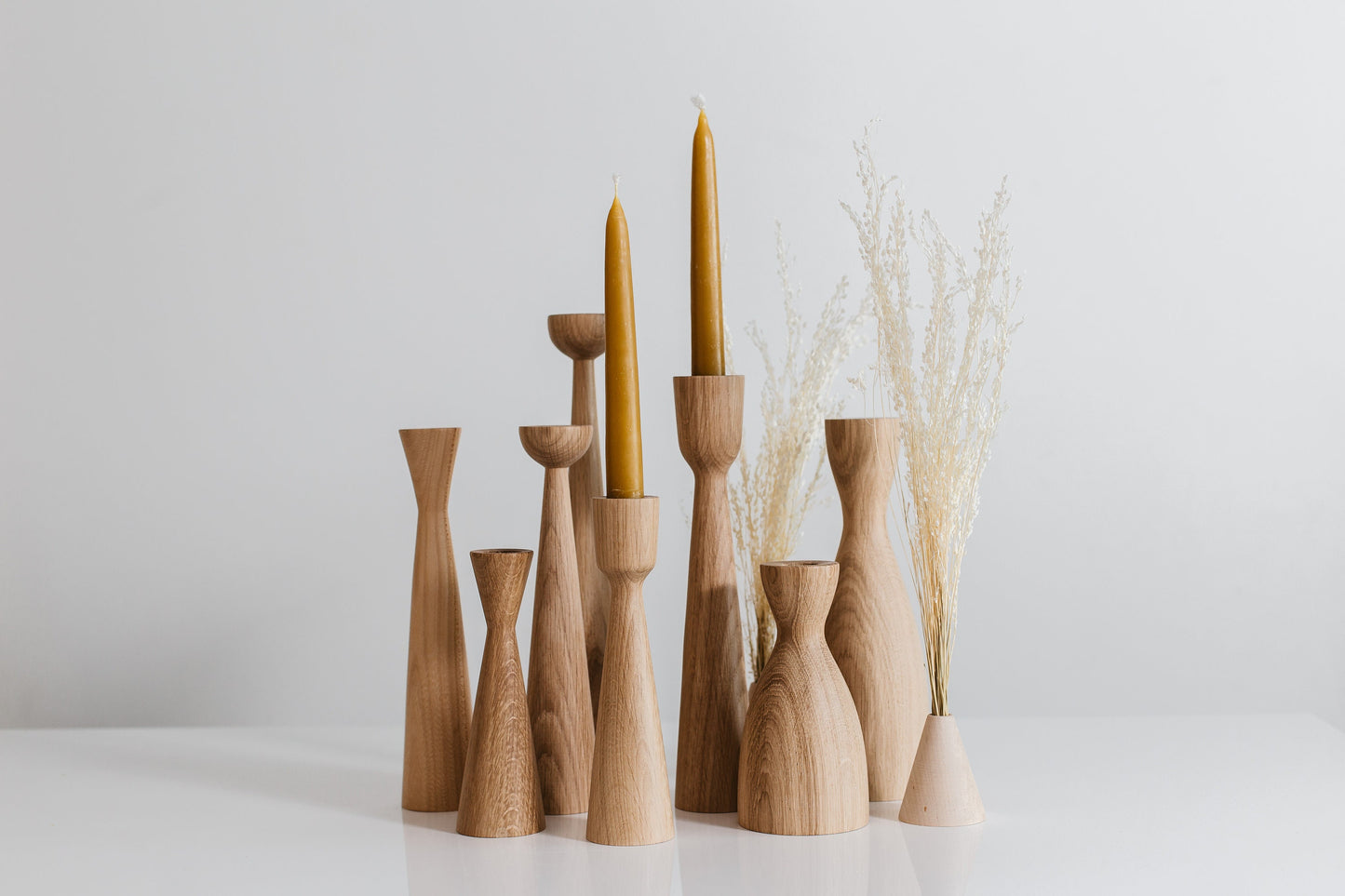 Lot de 2 chandeliers longs tournés à la main en bois – Design élégant en chêne