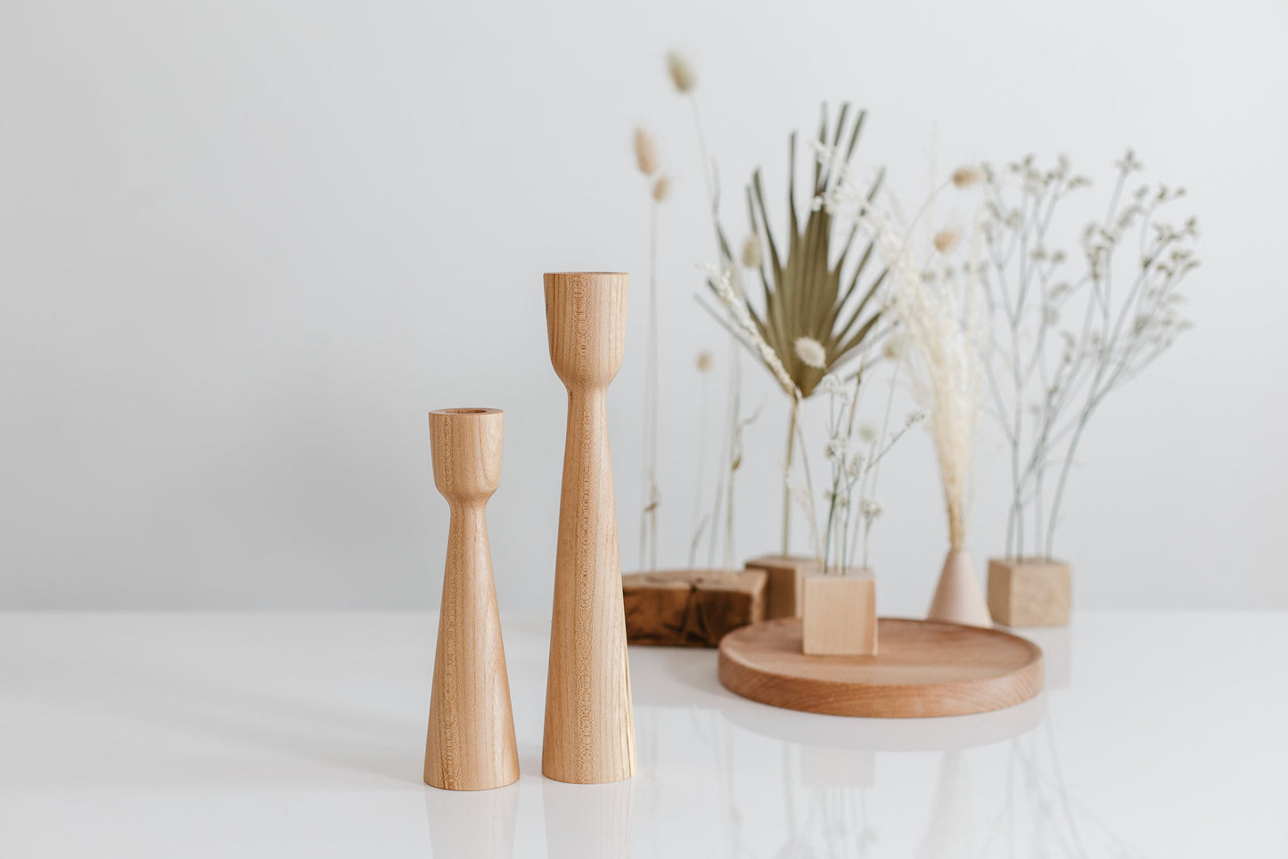 Lot de 2 bougeoirs coniques en bois tournés à la main – Design chêne classique
