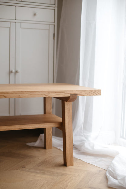 Table basse en bois de style scandinave – Conception artisanale en chêne naturel