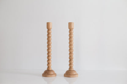 Lot de 2 bougeoirs en chêne tournés à la main – Design bulle