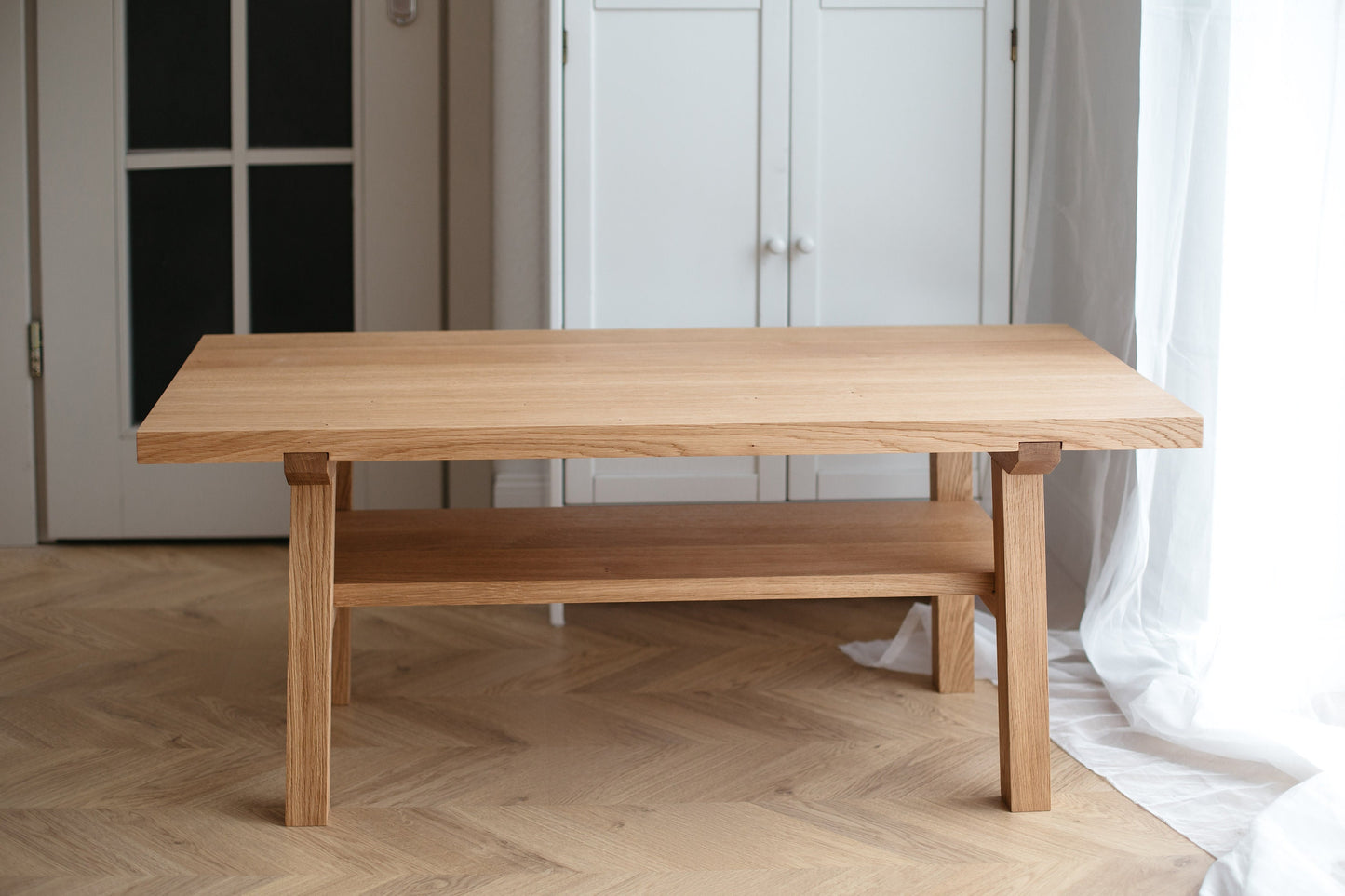 Table basse en bois de style scandinave – Conception artisanale en chêne naturel