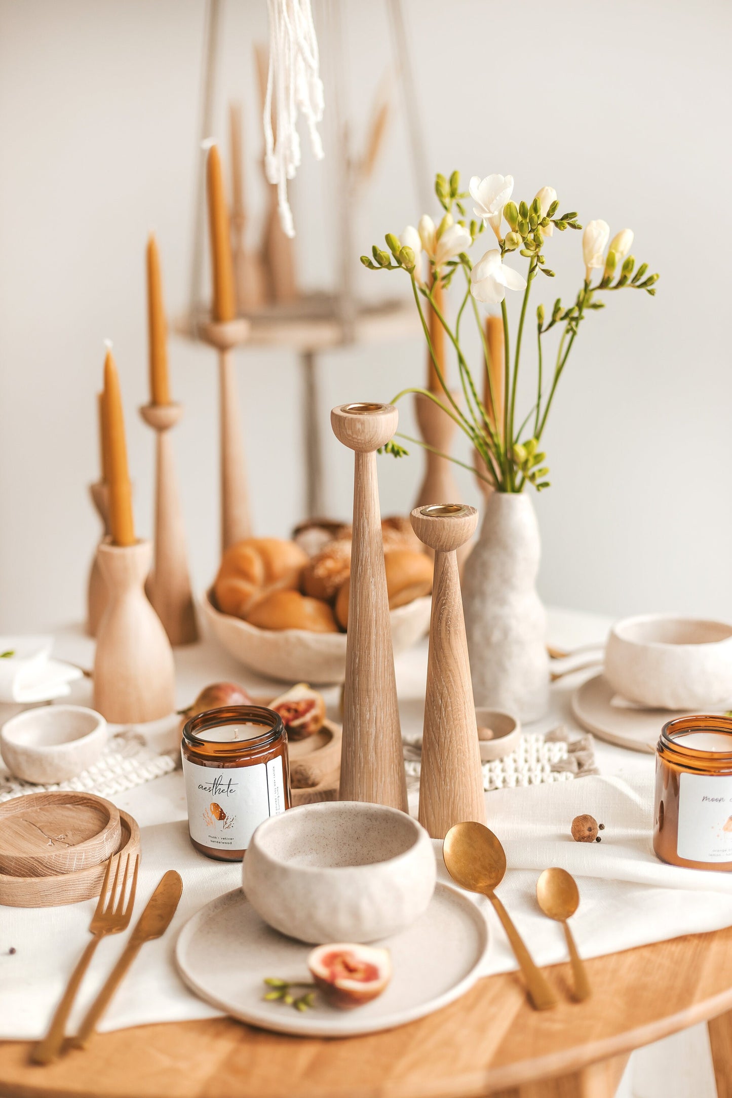 Lot de 2 chandeliers longs tournés à la main en bois – Design élégant en chêne
