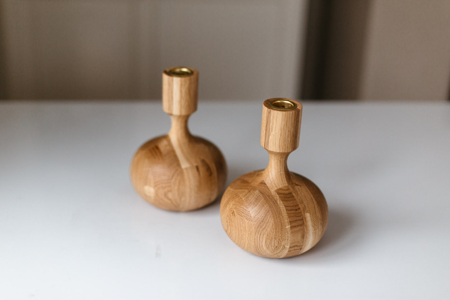 Lot de 2 bougeoirs coniques en bois tourné à la main – Style Reine, Chêne