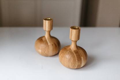 Lot de 2 bougeoirs coniques en bois tourné à la main – Style Reine, Chêne