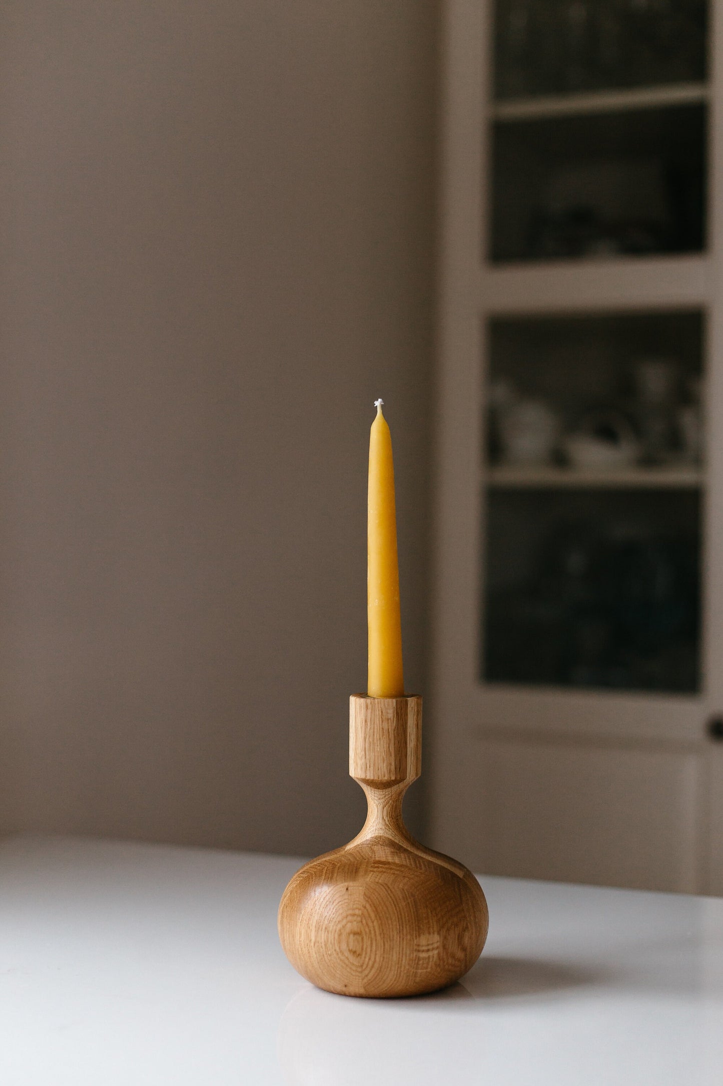 Lot de 2 bougeoirs coniques en bois tourné à la main – Style Reine, Chêne