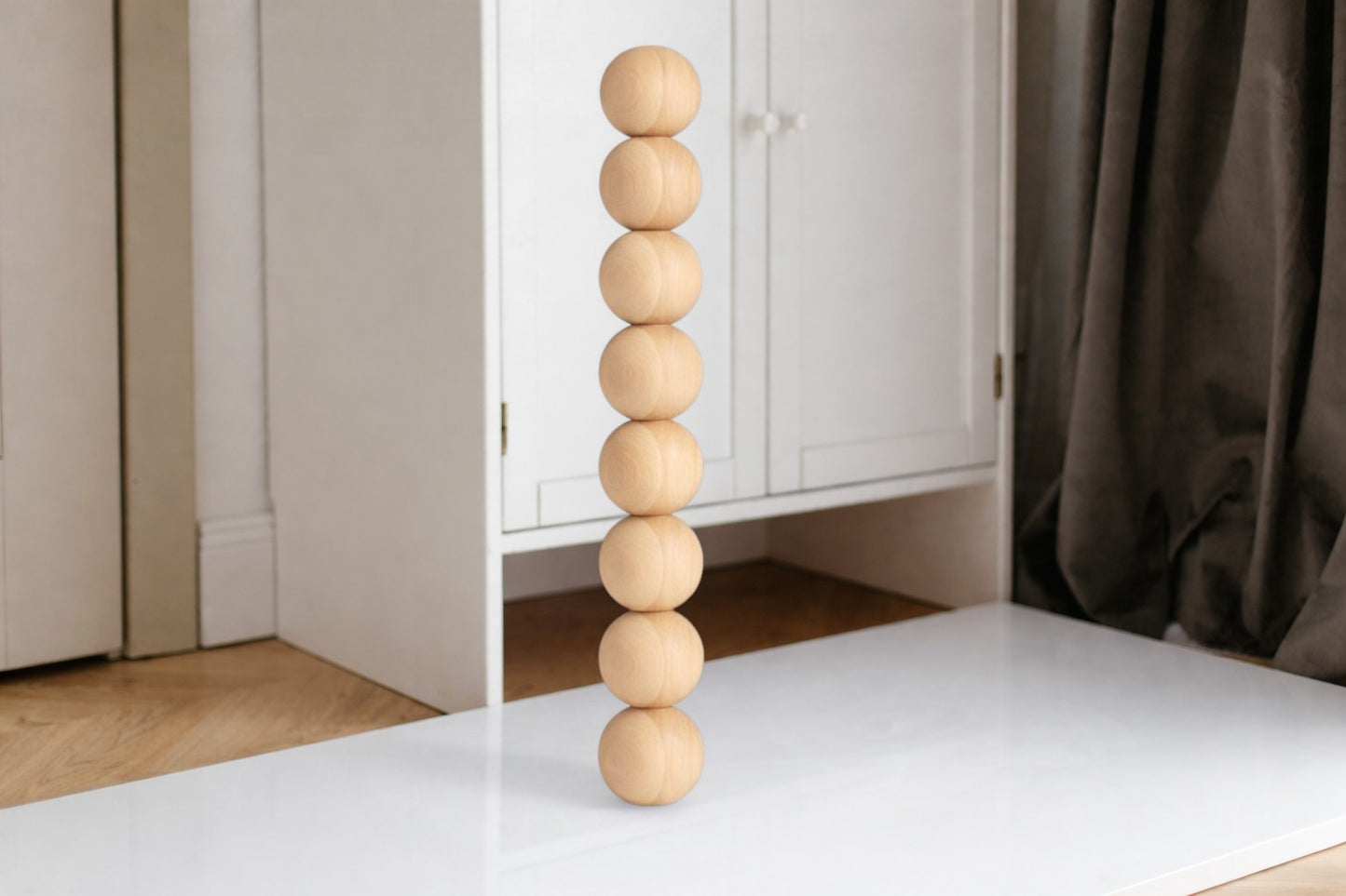 Pied de table tourné en bois – Motif huit sphères, 656 mm