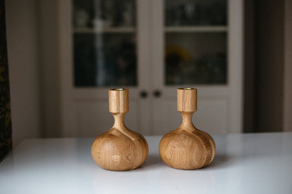 Lot de 2 bougeoirs coniques en bois tourné à la main – Style Reine, Chêne