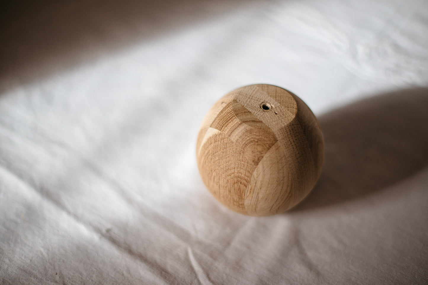 Pied de meuble en bois tourné rond avec sphère décorative – Design compact, H80 mm