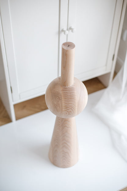 Pied de meuble conique en bois avec détail sphérique – Tourné au tour, H670 mm