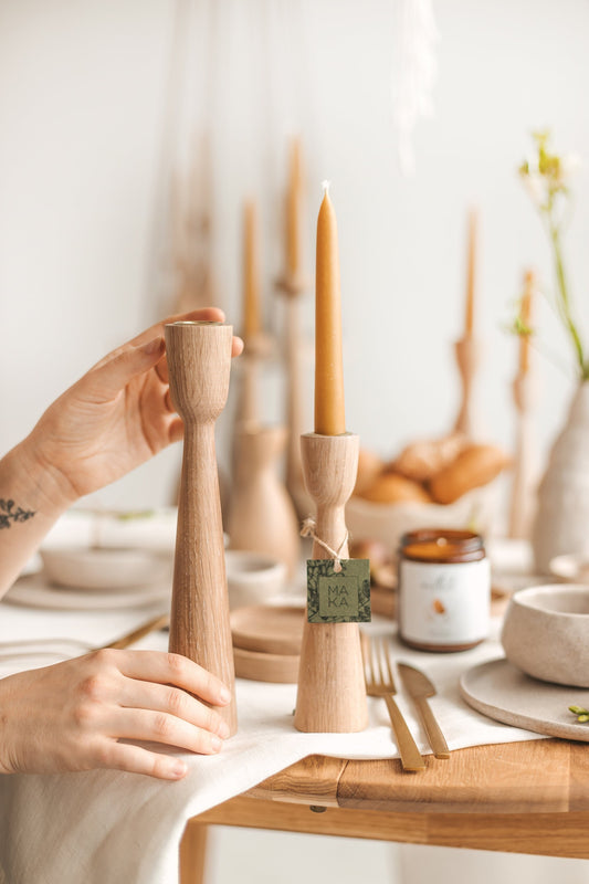 Lot de 2 bougeoirs coniques en bois tournés à la main – Design chêne classique