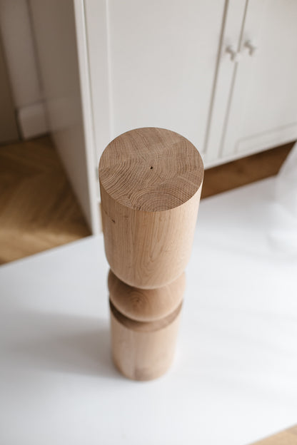 Pied de table et de bar en bois avec sphère décorative – Design fait main, H690 mm