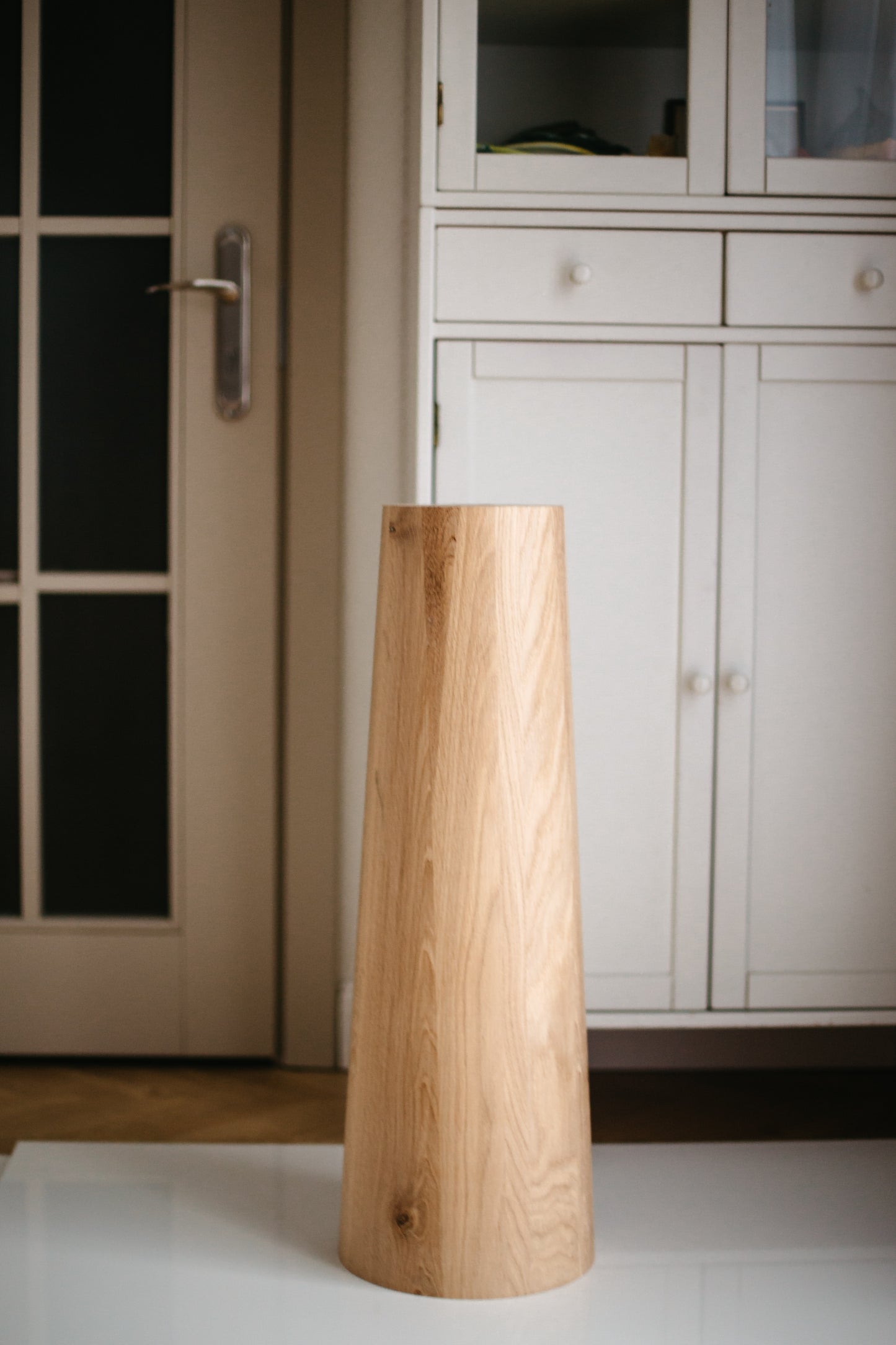 Pied de table de salle à manger conique en bois – Support de piédestal tourné, H700 mm