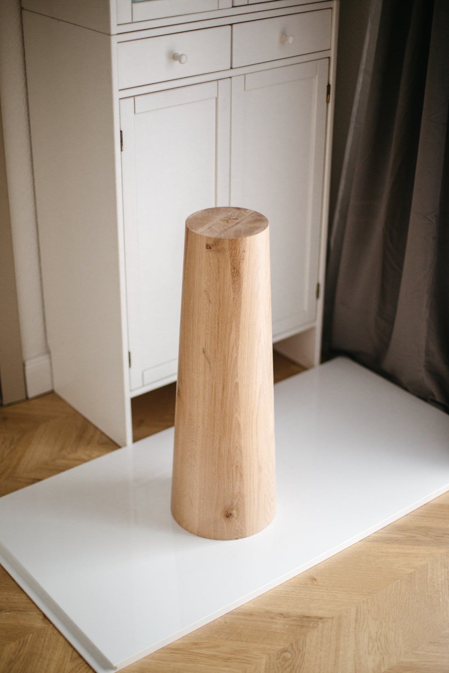 Pied de table de salle à manger conique en bois – Support de piédestal tourné, H700 mm