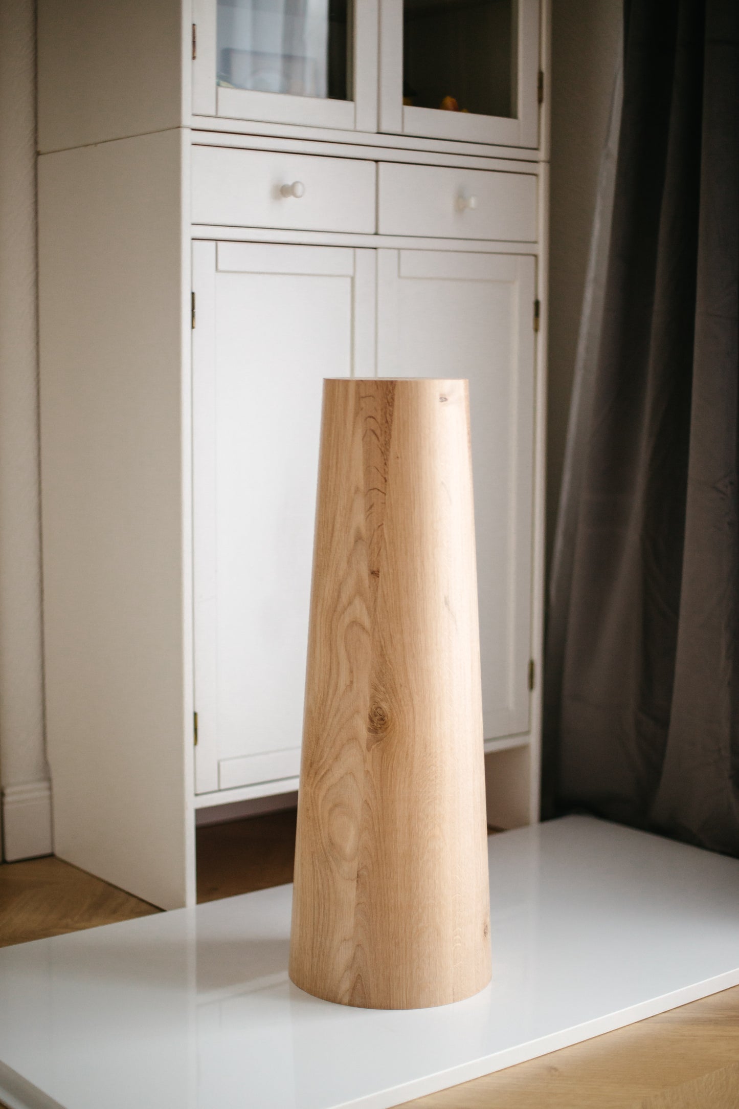 Pied de table de salle à manger conique en bois – Support de piédestal tourné, H700 mm