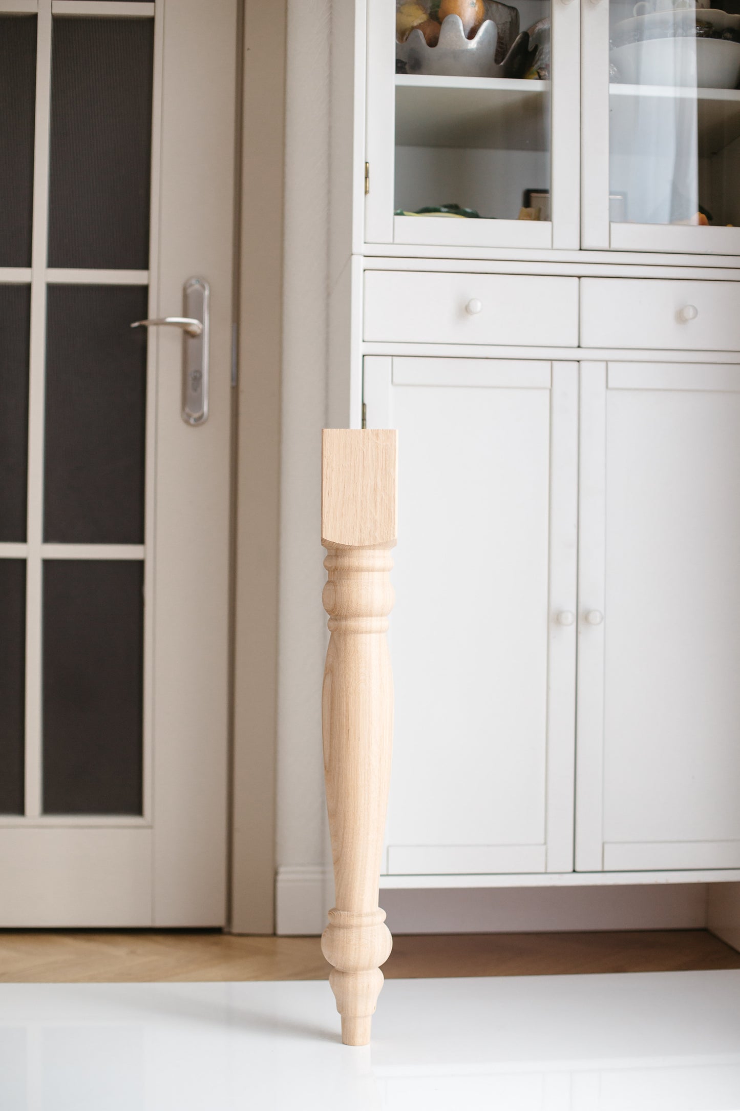 Pied de table classique en bois tourné – Support de meuble tourné, H740 mm