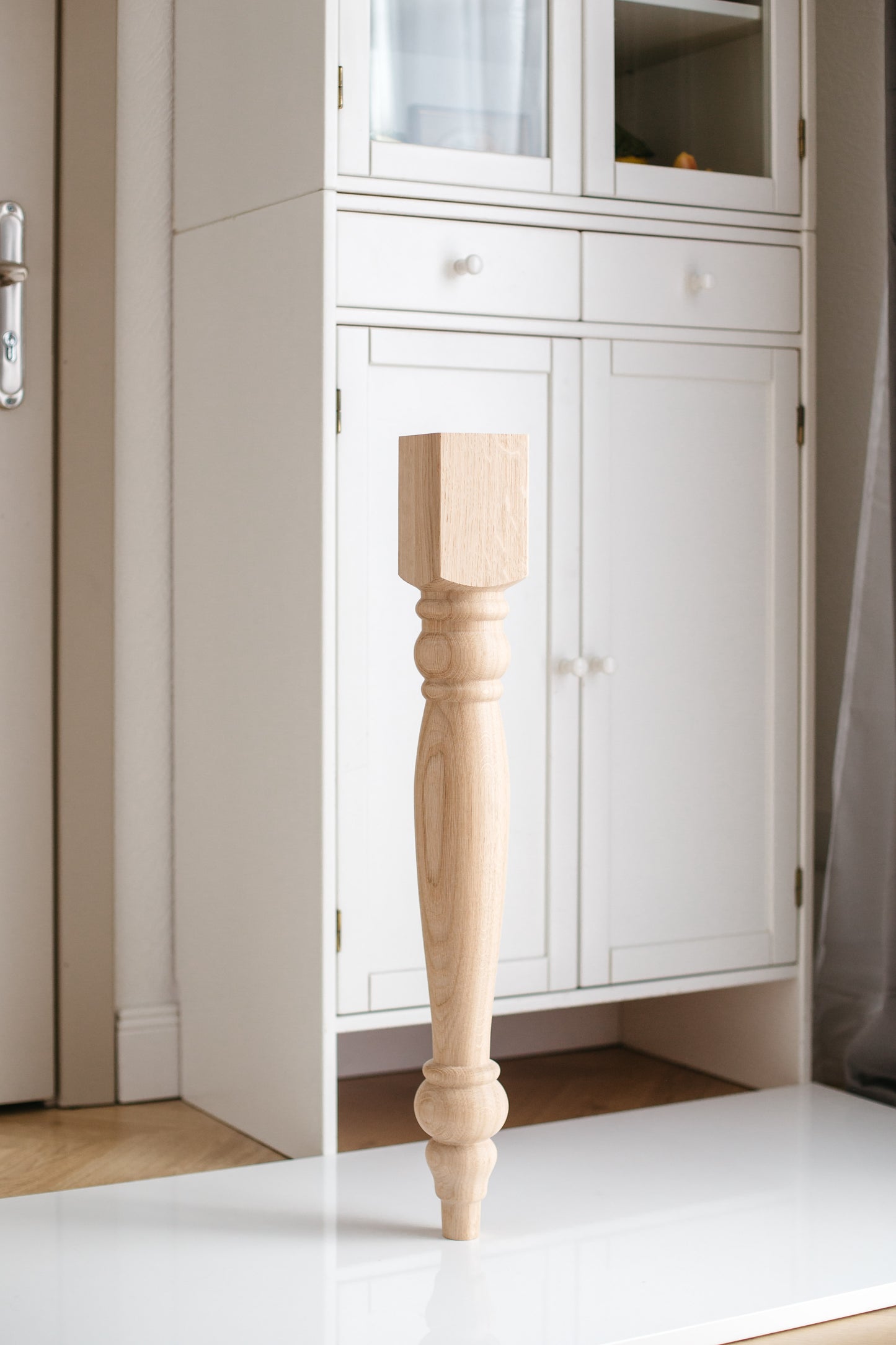 Pied de table classique en bois tourné – Support de meuble tourné, H740 mm