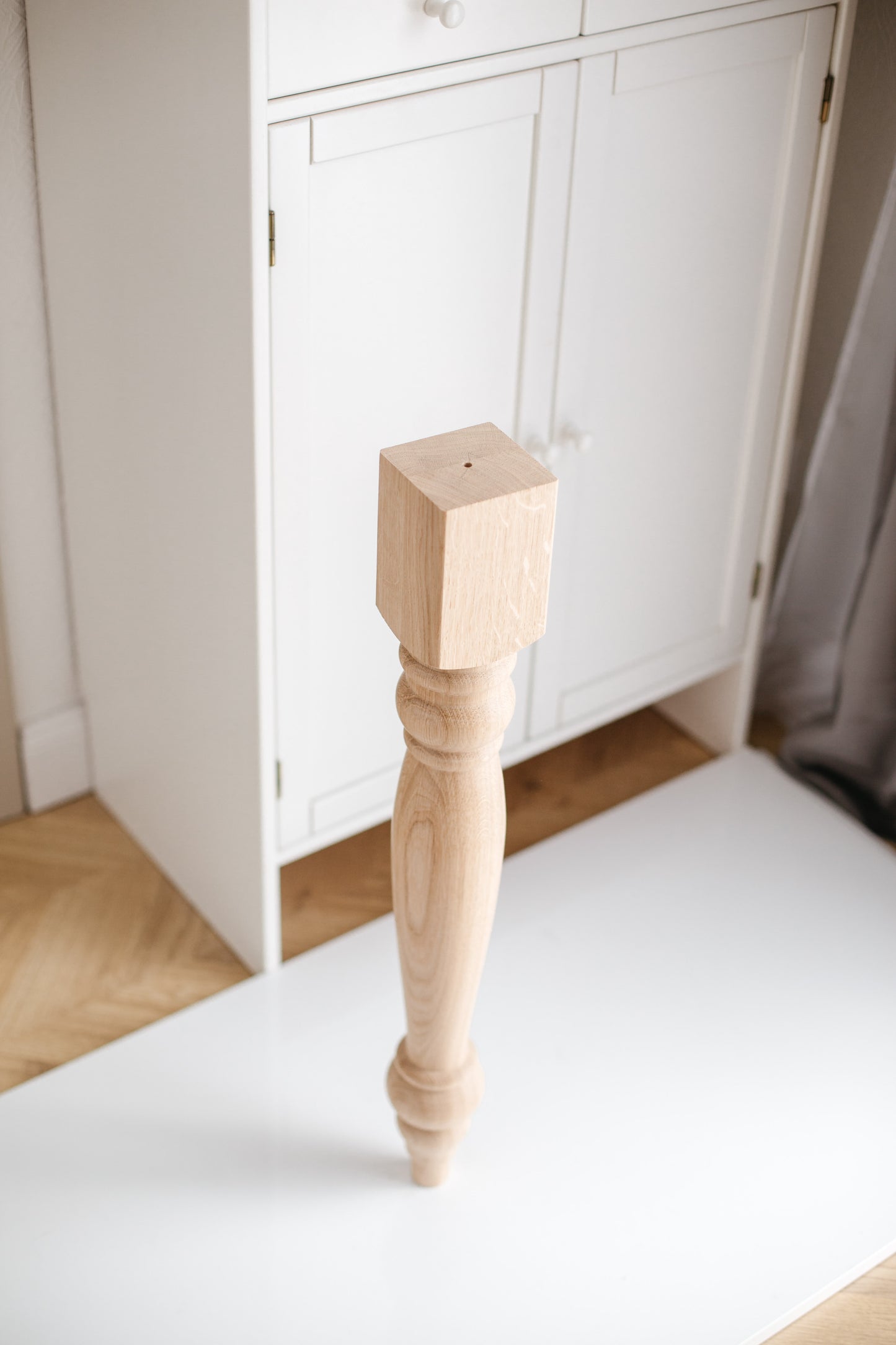 Pied de table classique en bois tourné – Support de meuble tourné, H740 mm