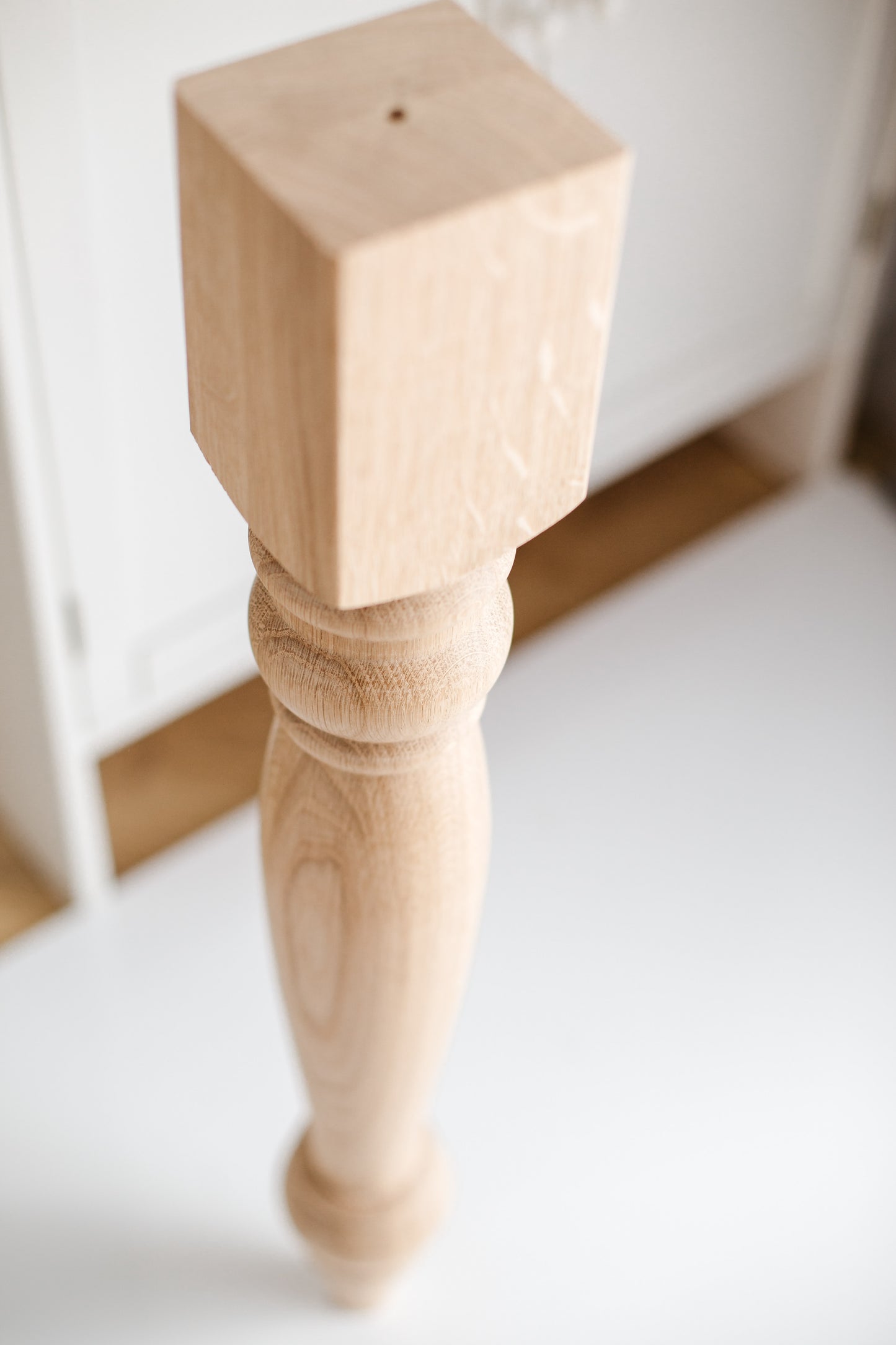 Pied de table classique en bois tourné – Support de meuble tourné, H740 mm