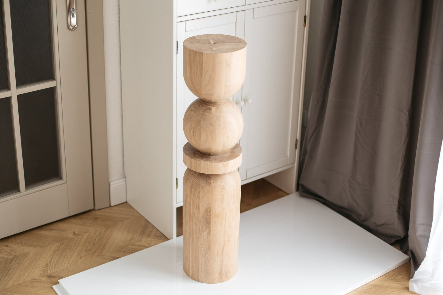 Pied de table et de bar en bois avec sphère centrale – Design tourné, H860 mm