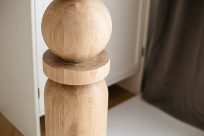 Piedestal en bois – Table d'appoint ou porte-plante, design tourné, H900 mm