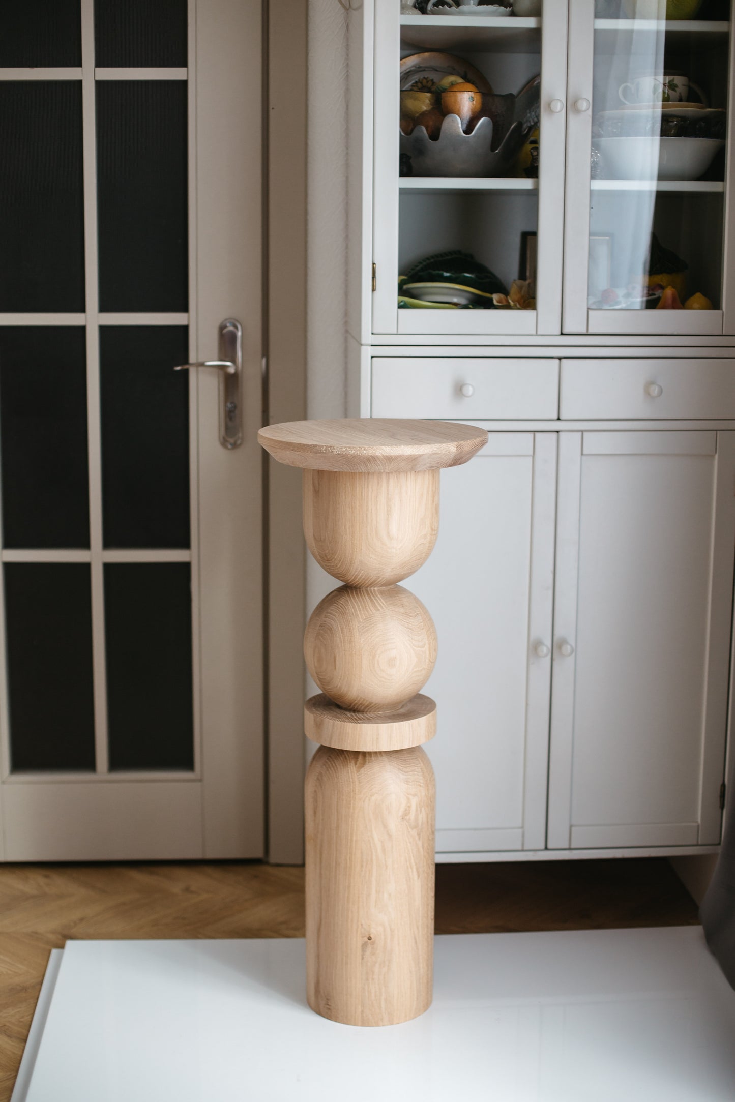Piedestal en bois – Table d'appoint ou porte-plante, design tourné, H900 mm