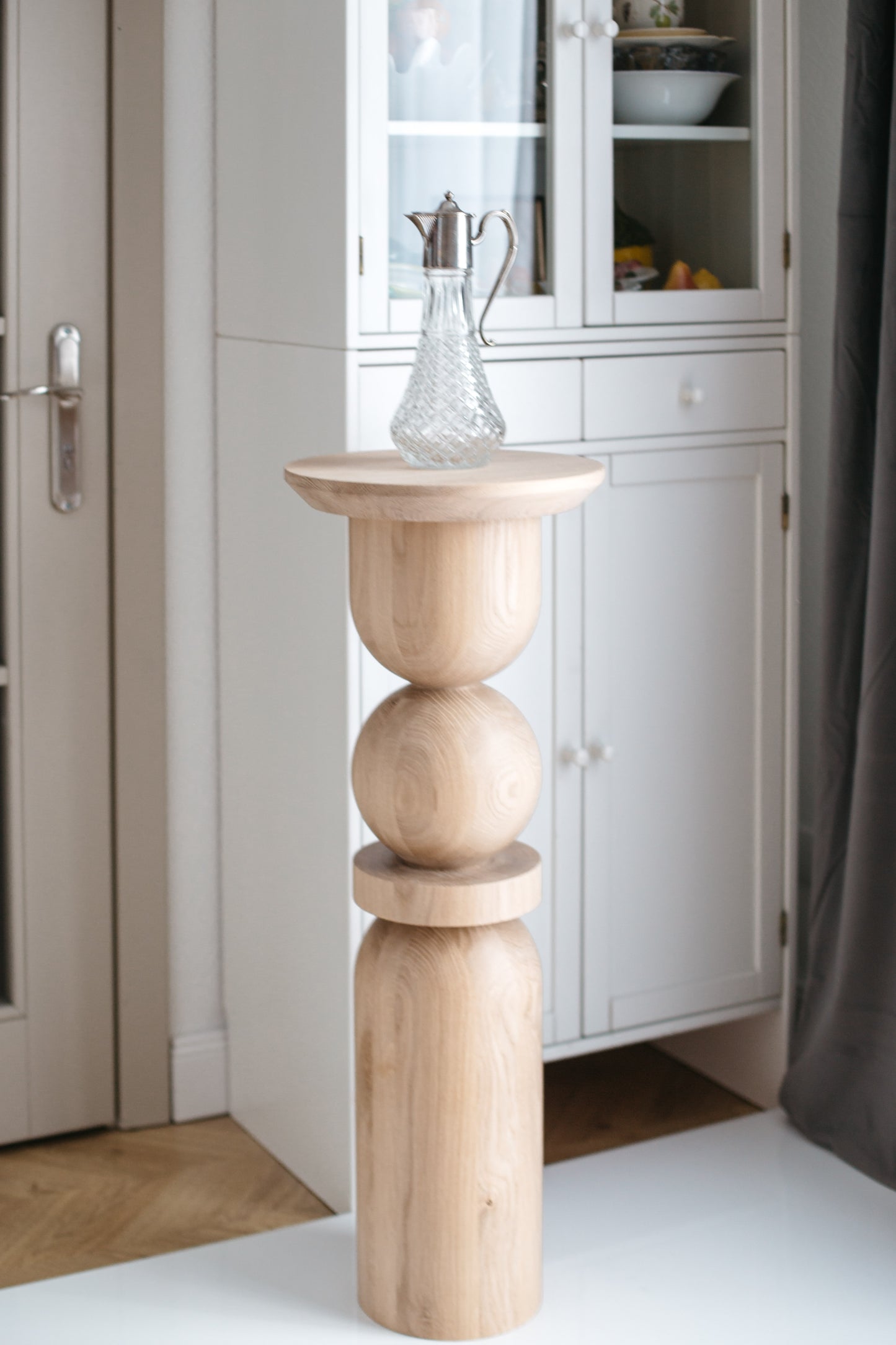 Piedestal en bois – Table d'appoint ou porte-plante, design tourné, H900 mm