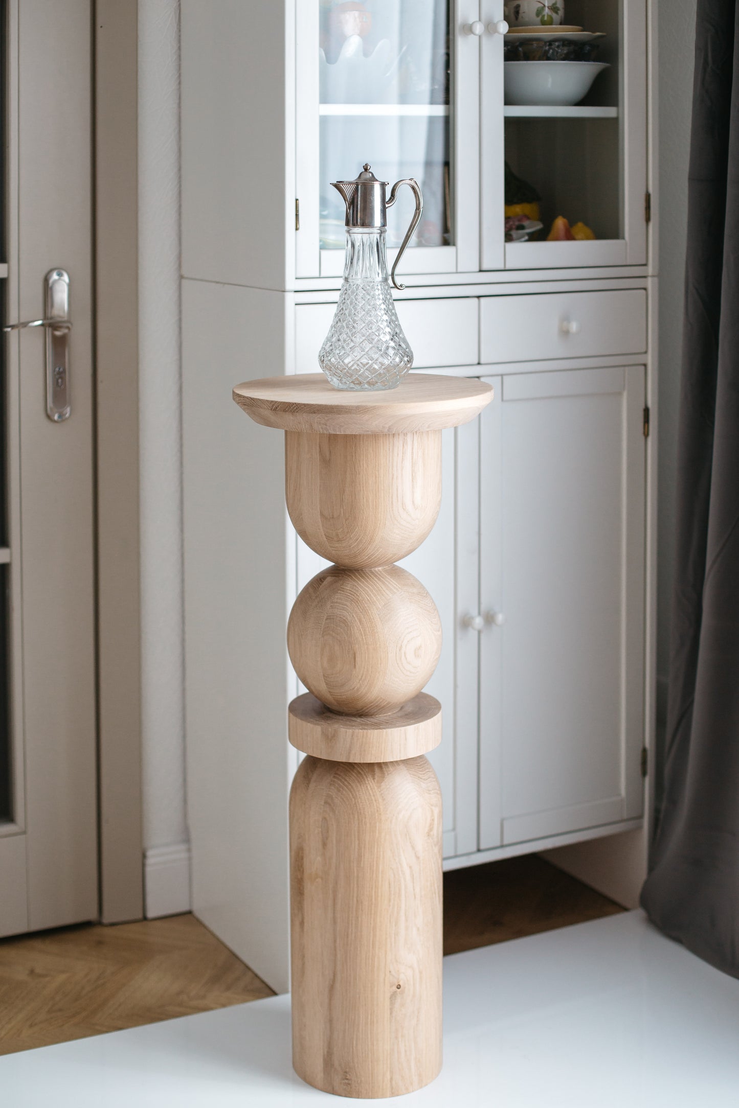 Piedestal en bois – Table d'appoint ou porte-plante, design tourné, H900 mm