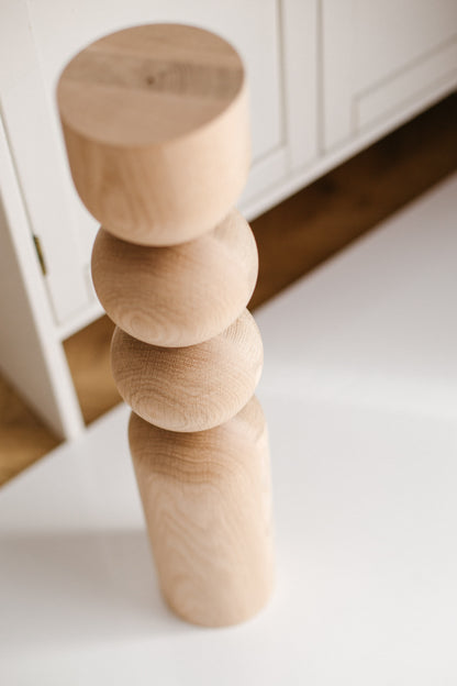Pied de table basse en bois naturel avec détail à double sphère – Design fait main, H540 mm