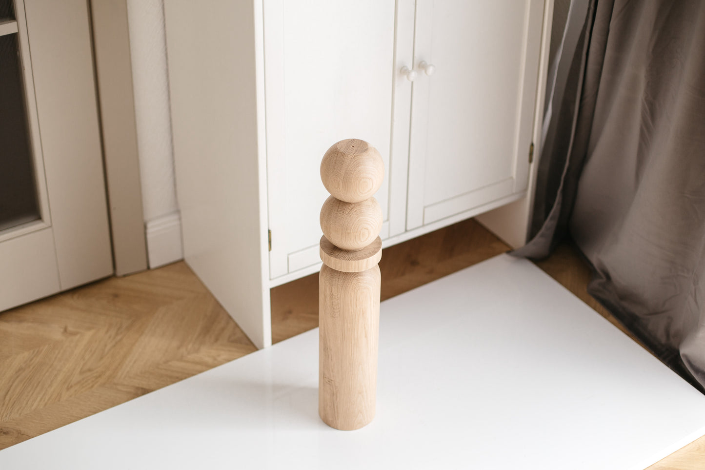 Pied de table basse en bois naturel avec deux sphères supérieures – Fabrication artisanale, H540 mm