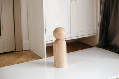 Pieds de meuble en bois avec sphère décorative – Design fait main, H305 mm