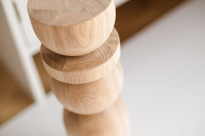 Pied de table basse en bois naturel avec détail sphérique – Design fait main, H380 mm