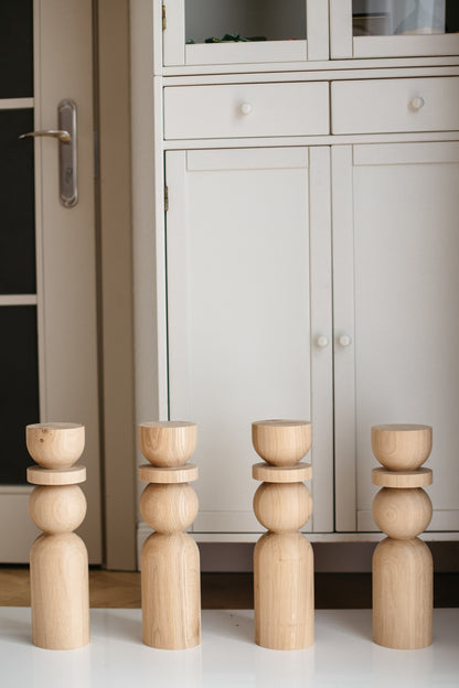 Pied de table basse en bois naturel avec détail sphérique – Design fait main, H380 mm